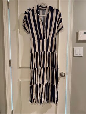 Zara Navy & White Stripe Maxi Dress.  Size Small.  Linen blend w/ back cutout